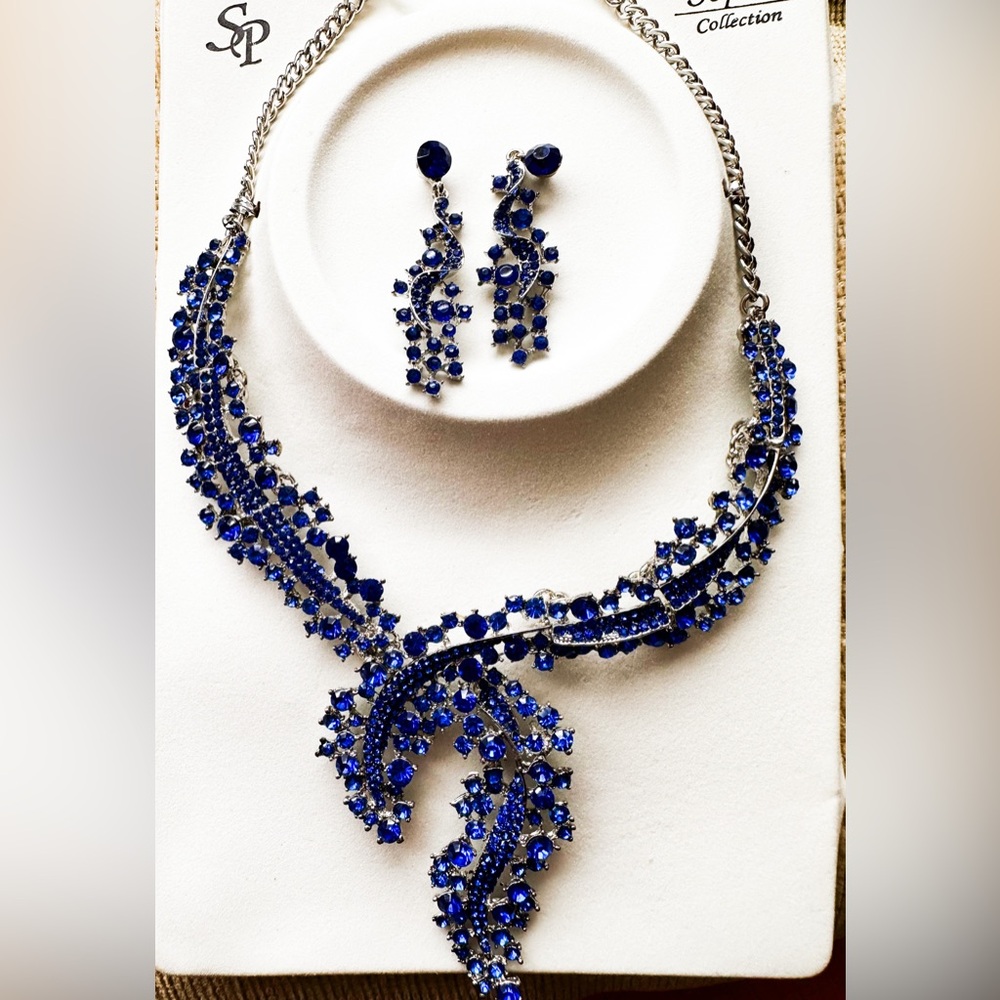 Blue rhinestone with earrings